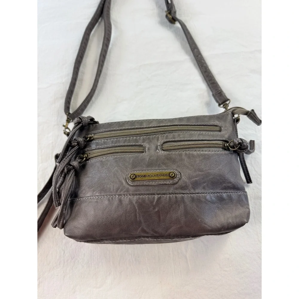 Stone‎ Mountain USA Grey Faux Leather Multi-Pocket Crossbody Bag 9AF1214-5